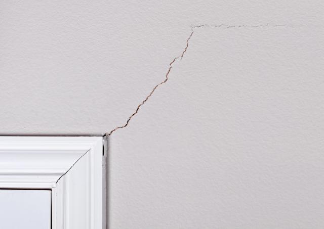 Drywall Crack Repair: Causes, Fixes, and Prevention Tips