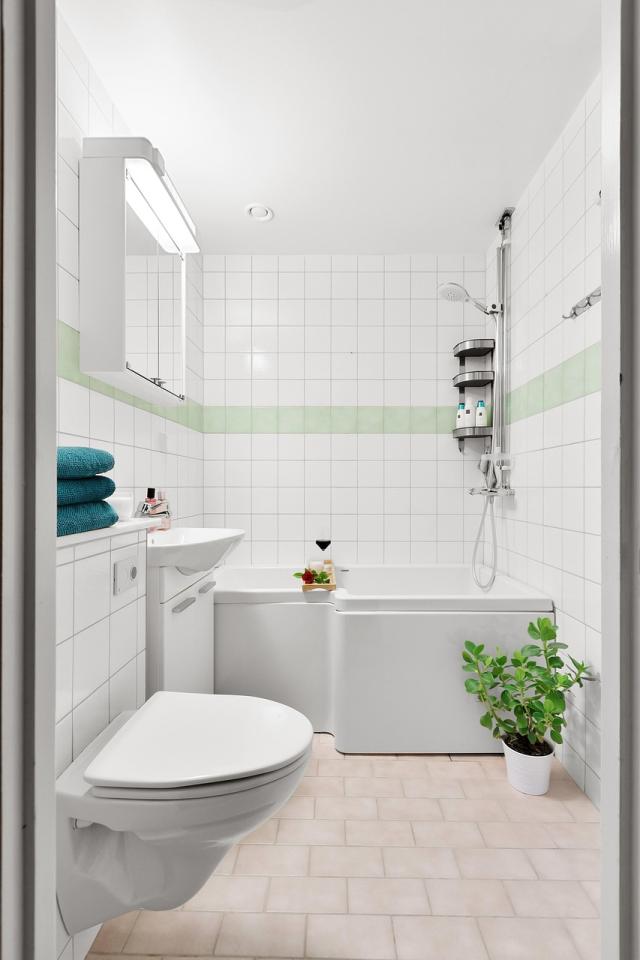 Best Tile Size for Bathrooms