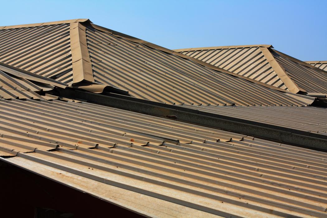 What factors may affect the cost of tin roofing installation